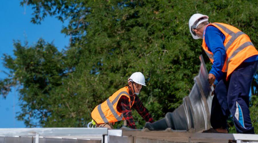 Professional gutter cleaning in Warbranch, KY